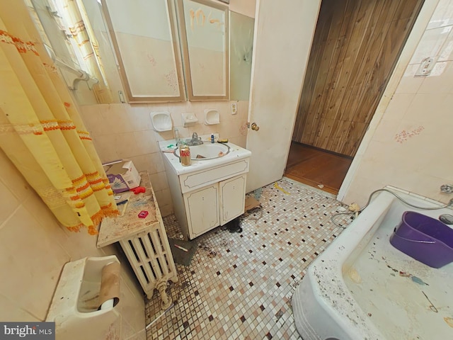 1620 S Broad St, Philadelphia, PA 19145 - bathroom featuring vanity and tile walls