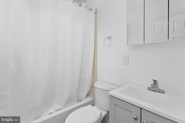 218 Sewell Ave, Hamilton, NJ 08610 - full bathroom with shower / bath combo with shower curtain, toilet, and vanity