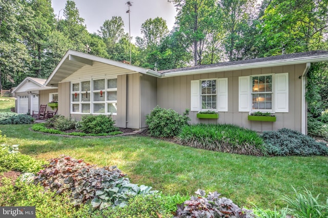 1534 Benton Hollow Rd, Drumore, PA 17518 - ranch-style home with board and batten siding, a front lawn, and a garage
