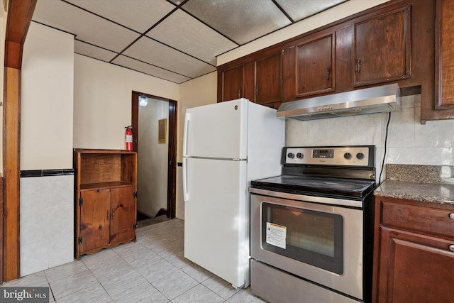 5450 Erdrick St, Philadelphia, PA 19124 - kitchen with under cabinet range hood, electric range, freestanding refrigerator, dark countertops, and a paneled ceiling