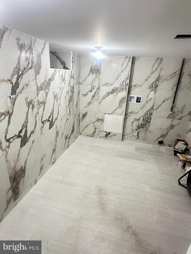 205 W Wishart St, Philadelphia, PA 19133 - view of bathroom