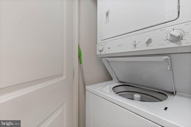 155 Potomac Psge Unit 817, Oxon Hill, MD 20745 - washroom with stacked washer and clothes dryer