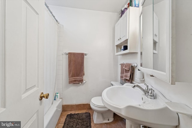 3 W Gowen Ave, Philadelphia, PA 19119 - full bathroom featuring tile patterned flooring, toilet, baseboards, shower / bath combo, and a sink