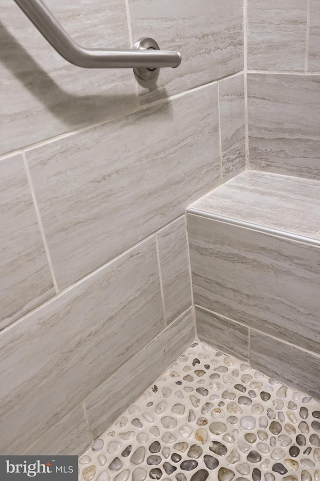 1549 Willoughby Cir, Manheim, PA 17545 - full bath with a tile shower