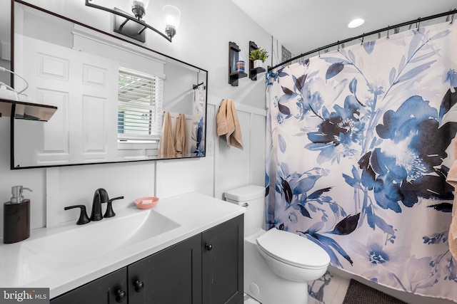 2997 Patapsco Rd, Finksburg, MD 21048 - full bathroom featuring toilet, vanity, a shower with shower curtain, and recessed lighting