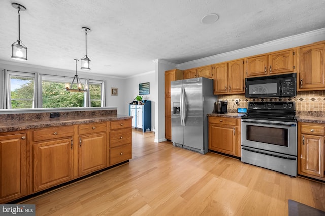 2997 Patapsco Rd, Finksburg, MD 21048 - kitchen featuring stainless steel appliances, dark countertops, light wood-style floors, ornamental molding, and backsplash