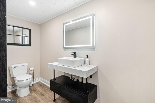 1214 Hunt Seat Dr, Lower Gwynedd, PA 19002 - half bath with wood finished floors and ornamental molding