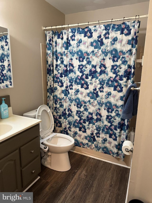 100 Campbell Cir Unit D33, Downingtown, PA 19335 - full bath featuring wood finished floors, vanity, and curtained shower