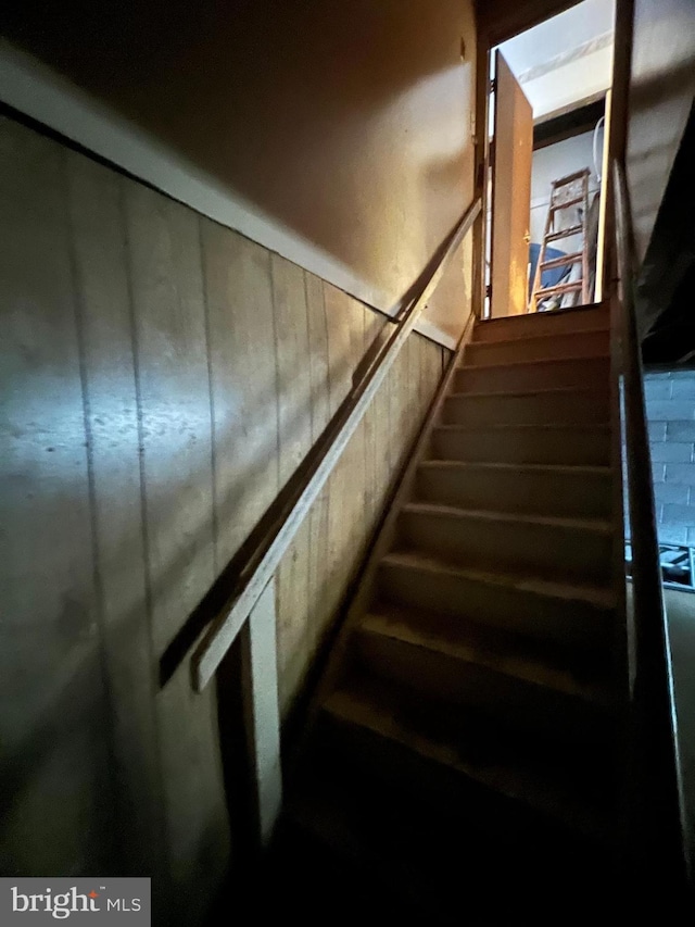 1206 Lakeshore Dr, Camden, NJ 08104 - view of stairs