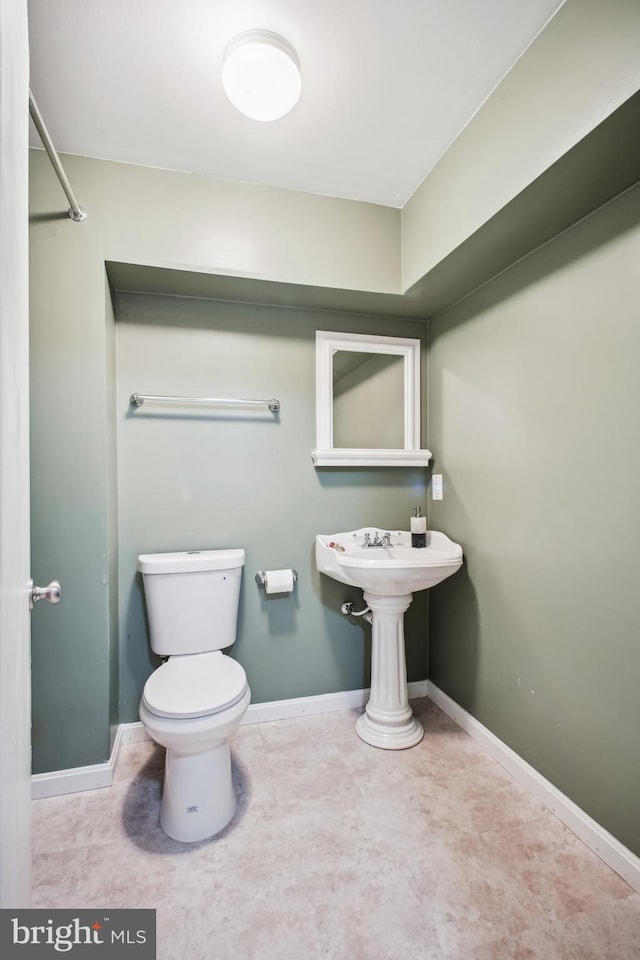 13536 Ruddy Duck Rd, Clifton, VA 20124 - bathroom with toilet and baseboards
