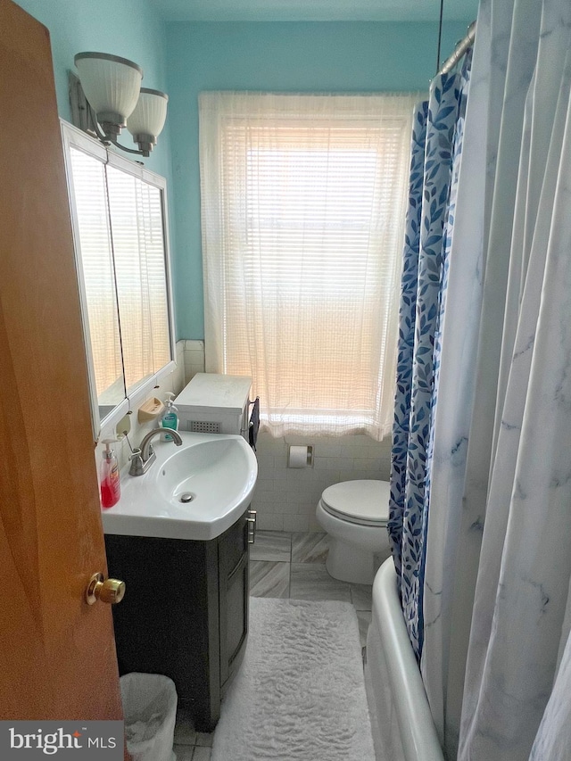 635 N 67th St, Philadelphia, PA 19151 - bathroom with vanity and toilet