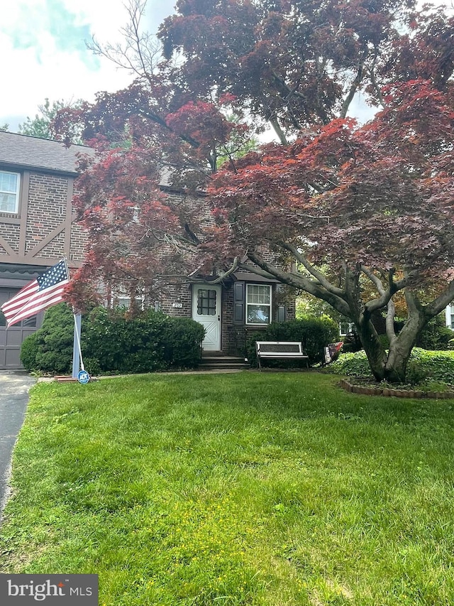 802 Kenwood Rd, Drexel Hill, PA 19026 - view of property hidden behind natural elements with a front yard