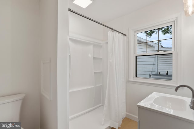 1029 Pennsylvania Ave, Hagerstown, MD 21742 - bathroom featuring a shower with curtain and vanity