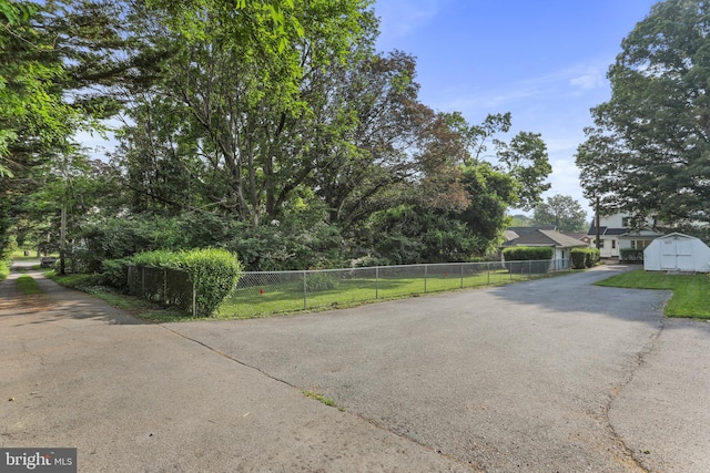 1029 Pennsylvania Ave, Hagerstown, MD 21742 - view of asphalt driveway