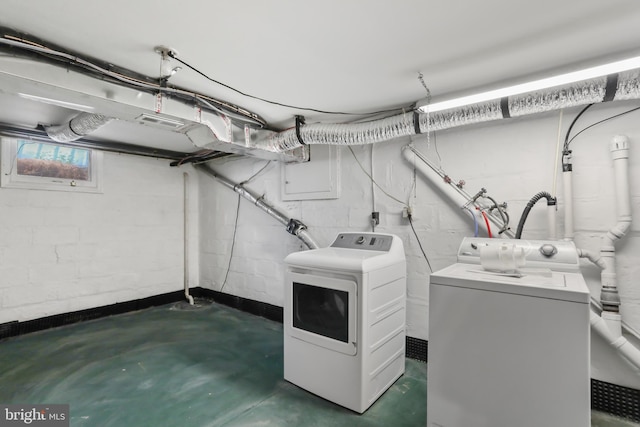 1029 Pennsylvania Ave, Hagerstown, MD 21742 - laundry area with independent washer and dryer and concrete block wall