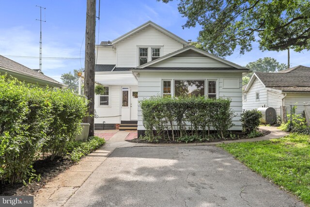 1029 Pennsylvania Ave, Hagerstown, MD 21742 - view of front of property with heating fuel and entry steps