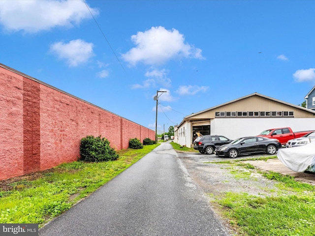 526 W Potomac St, Brunswick, MD 21716 - view of asphalt road