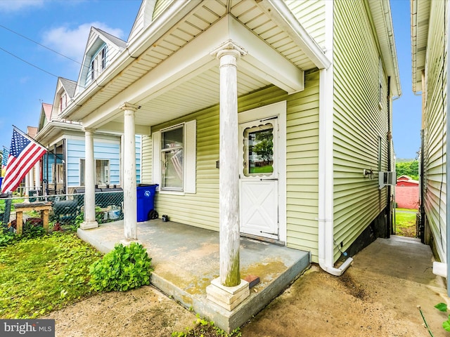 526 W Potomac St, Brunswick, MD 21716 - entrance to property featuring covered porch
