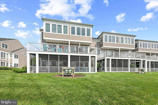 38336 Ocean Vista Dr Unit 1098, Selbyville, DE 19975 - back of house with a sunroom and a lawn