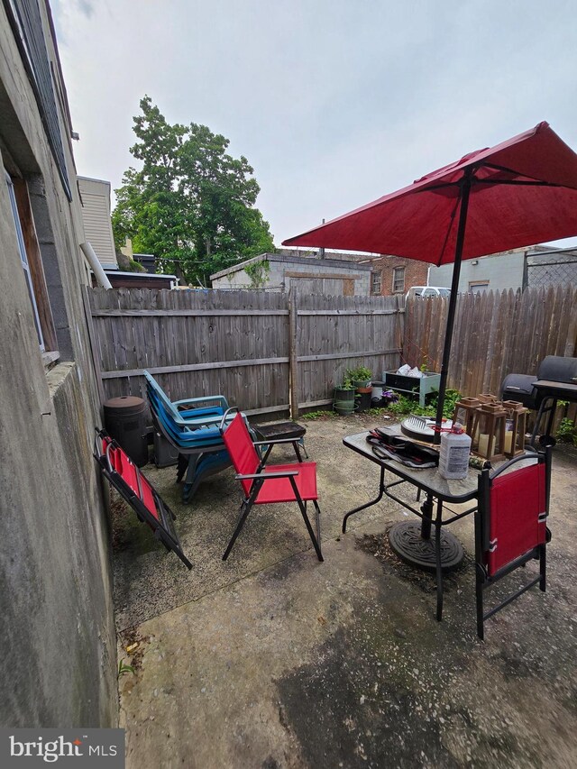 2513 W Sergeant St, Philadelphia, PA 19132 - view of patio / terrace