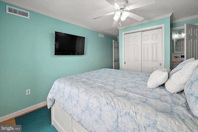 11603 Seaward Rd Unit 6, Ocean City, MD 21842 - bedroom featuring ornamental molding, a closet, wood finished floors, a textured ceiling, and a ceiling fan