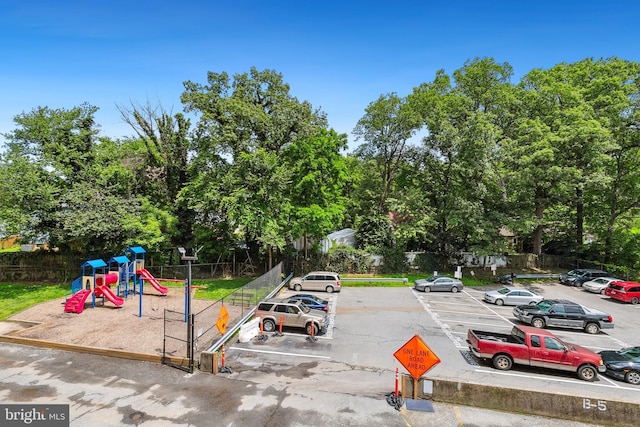 8830 Piney Branch Rd Unit 305, Silver Spring, MD 20903 - community play area featuring view of wooded area