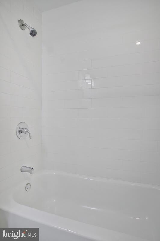 5917 Linthicum Ln, Linthicum Heights, MD 21090 - full bathroom featuring bathtub / shower combination