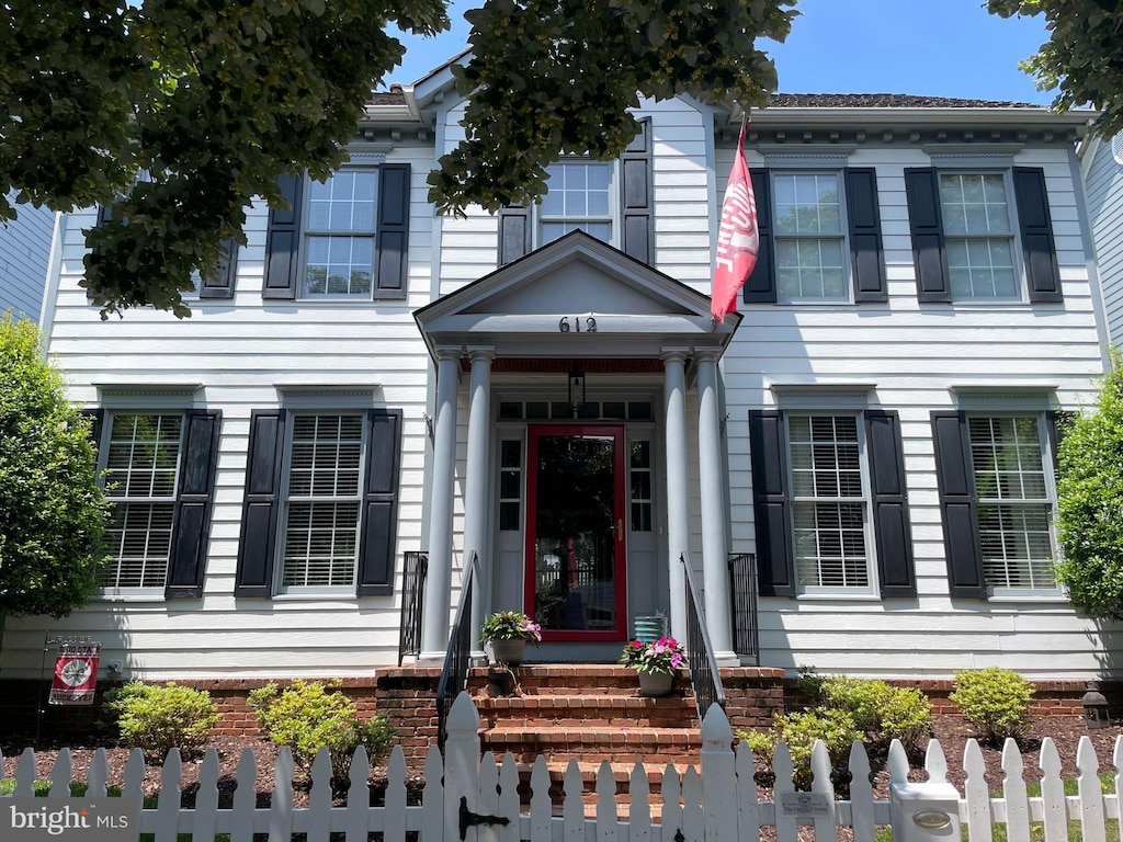 612 Kent Oaks Way, Gaithersburg, MD 20878 - view of front facade with a fenced front yard