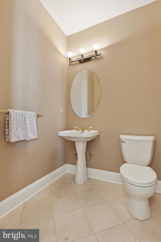 2573 Muirfield Way, Lansdale, PA 19446 - half bath with toilet and baseboards