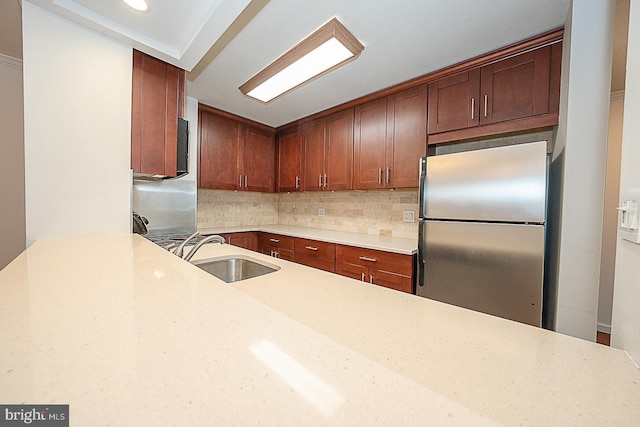 1919 Chestnut St Unit 1722, Philadelphia, PA 19103 - kitchen with freestanding refrigerator, backsplash, and recessed lighting