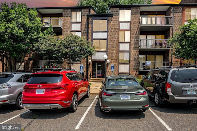 9720 Kingsbridge Dr Unit 302, Fairfax, VA 22031 - view of property with uncovered parking