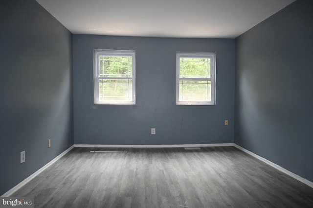 85 Park Vallei Ln Unit 85, Brookhaven, PA 19015 - unfurnished room featuring healthy amount of natural light and dark wood-style floors