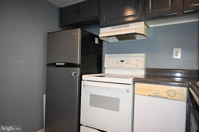 85 Park Vallei Ln Unit 85, Brookhaven, PA 19015 - kitchen with under cabinet range hood, white appliances, and dark countertops