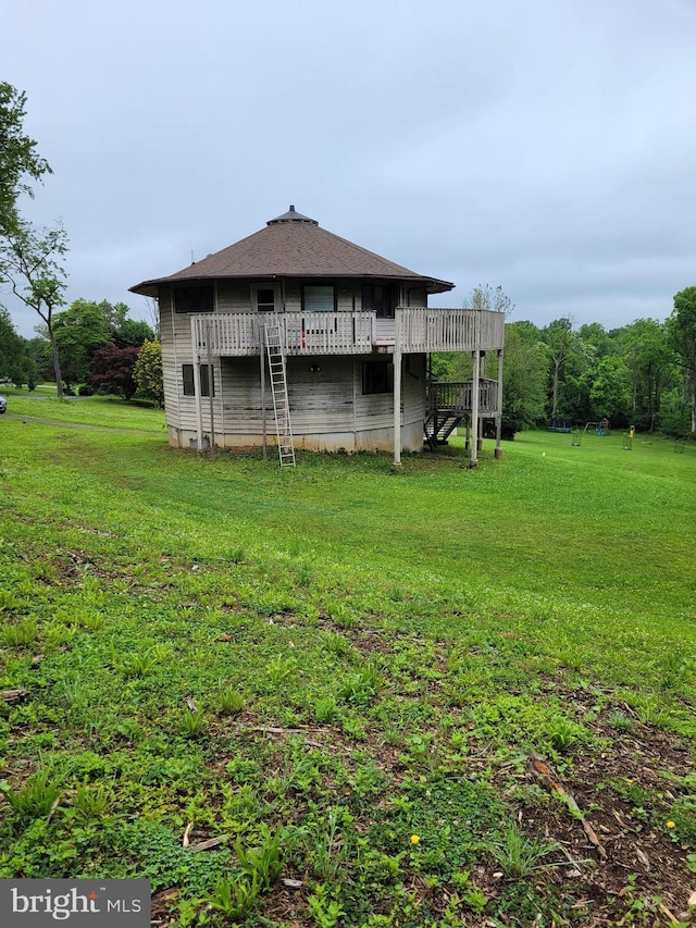 23 Shady Creek Ln, Mertztown, PA 19539 - rear view of property featuring a lawn and a deck