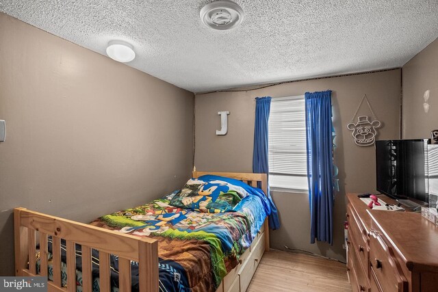 1621 E Hewson St, Philadelphia, PA 19125 - bedroom featuring light wood finished floors and a textured ceiling