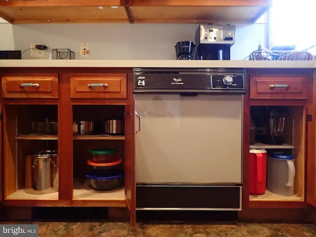 138 Banbury Dr, Bushkill, PA 18324 - kitchen featuring dishwashing machine