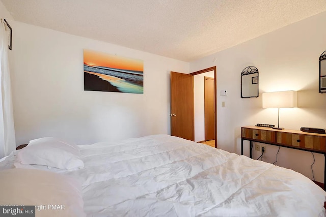 138 Banbury Dr, Bushkill, PA 18324 - bedroom featuring a textured ceiling