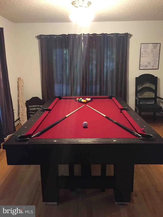 138 Banbury Dr, Bushkill, PA 18324 - game room featuring wood finished floors, a textured ceiling, and pool table