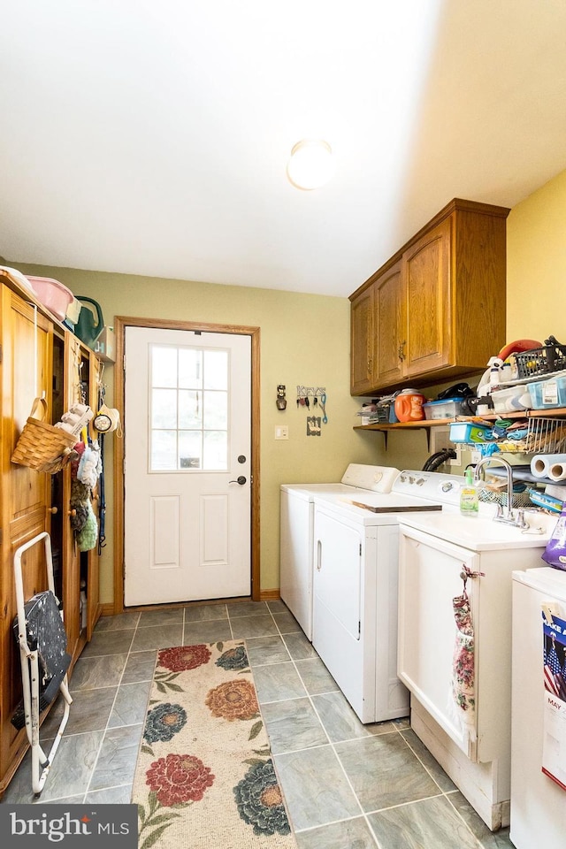 7600 Pohopoco Dr, Kunkletown, PA 18058 - laundry room featuring cabinet space and washing machine and dryer