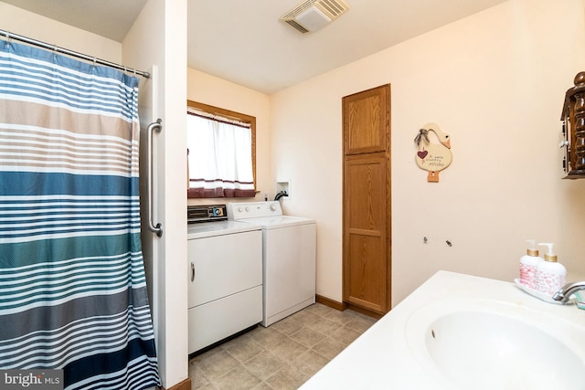 7600 Pohopoco Dr, Kunkletown, PA 18058 - full bath featuring washer and clothes dryer, vanity, and curtained shower
