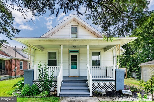 229 E Canal St, Hershey, PA 17033 - view of front facade with a porch