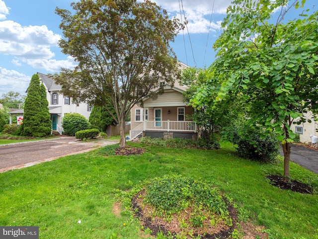 408 Summit Ave, Fort Washington, PA 19034 - view of front of house with a porch and a front yard
