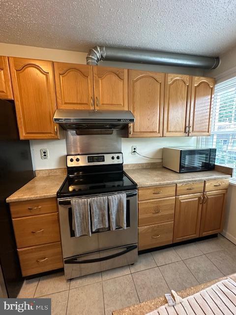 710 Wildell Rd Unit 108, Drexel Hill, PA 19026 - kitchen with stainless steel electric range oven, extractor fan, black microwave, a textured ceiling, and light countertops