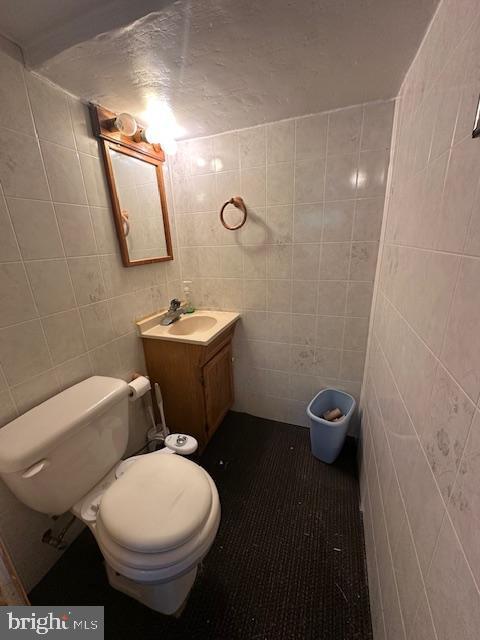 710 Wildell Rd Unit 108, Drexel Hill, PA 19026 - half bathroom featuring tile walls, vanity, and tile patterned flooring