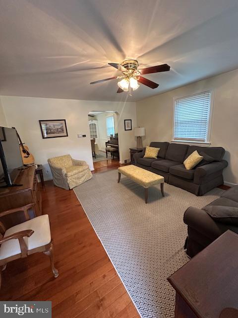 710 Wildell Rd Unit 108, Drexel Hill, PA 19026 - living room featuring a ceiling fan, wood finished floors, plenty of natural light, and arched walkways