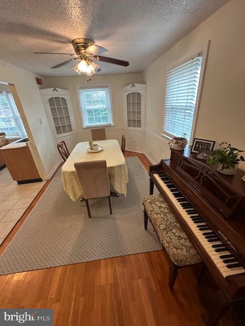 710 Wildell Rd Unit 108, Drexel Hill, PA 19026 - dining room with a textured ceiling, a ceiling fan, and wood finished floors