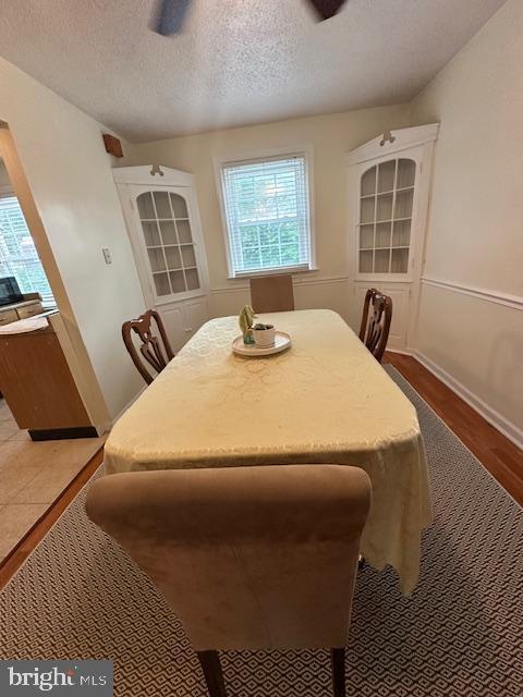 710 Wildell Rd Unit 108, Drexel Hill, PA 19026 - dining room featuring a textured ceiling