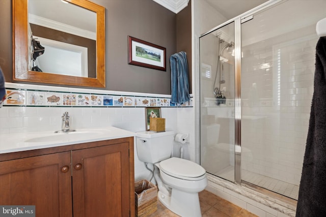 845 Colony Ct, Bryn Mawr, PA 19010 - full bath featuring a stall shower, vanity, toilet, a wainscoted wall, and crown molding