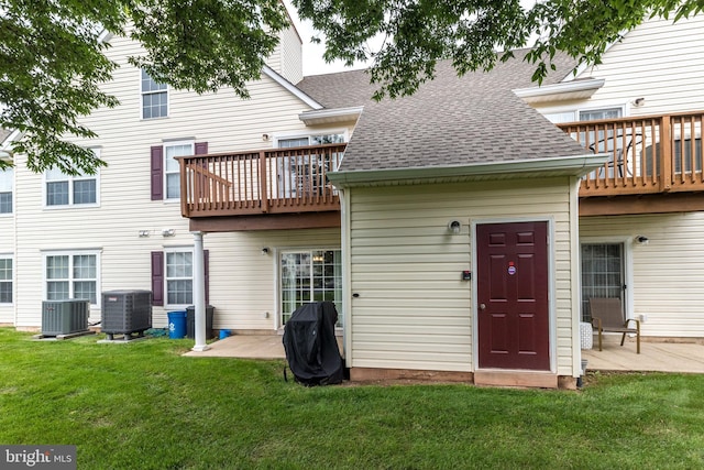 103 Horseshoe Dr Unit 103, Quakertown, PA 18951 - rear view of house featuring cooling unit, a shingled roof, a yard, and a wooden deck