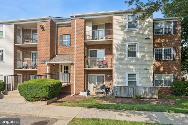 18330 Streamside Dr Unit 303, Gaithersburg, MD 20879 - view of apartment building / complex
